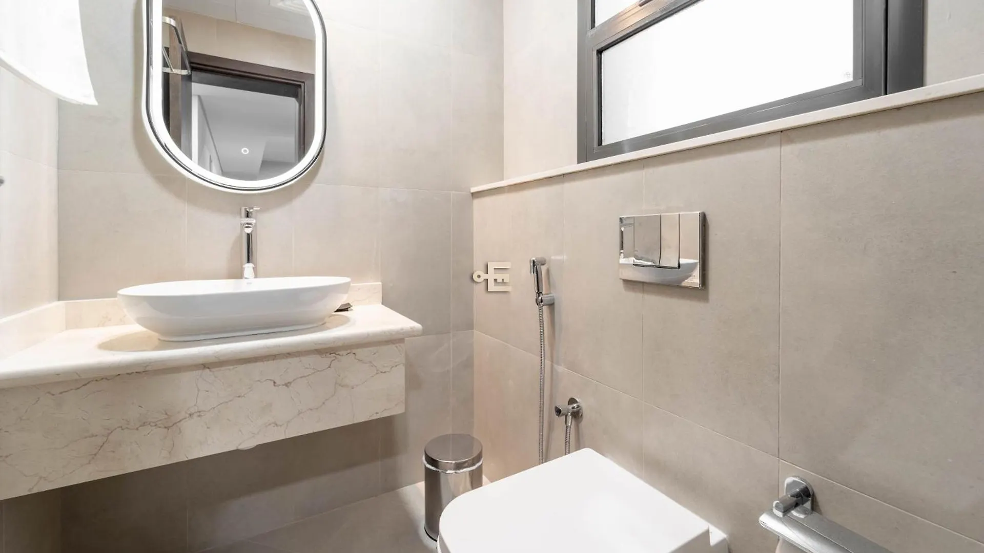 Apartmán Everluxe 2-Bed Apt In Al Karama With Terrace Dubaj